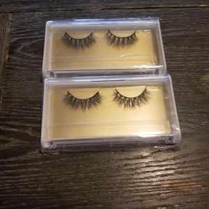 Pair of Lucine eyelashes